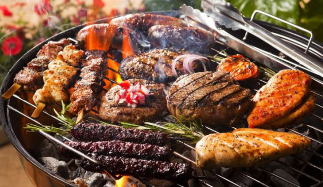 Vers gegrild vlees op de barbecue van Slagerij Van Hove Traiteur